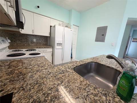 810 NE 212th Ter 2, Miami FL - photo 10 of 44