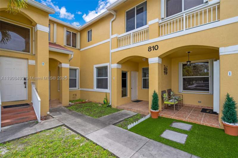 3 bedroom Townhouse at 810 NE 212th Ter 2, Sierra Ridge Condo H, Miami — photo 3
