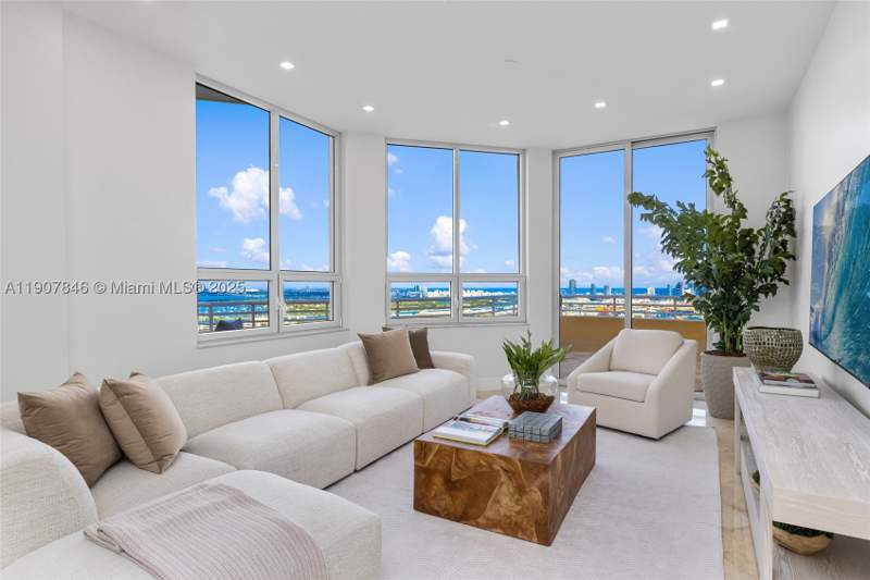 5 bedroom Condominium at 808 Brickell Key Dr 3901, Two Tequesta Point Condo, Miami — photo 2