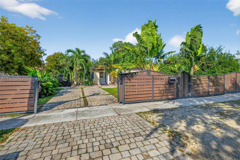 3 bedroom SingleFamilyResidence at 155 NW 124th St, Overbrook Shores No-2, North Miami — photo 2