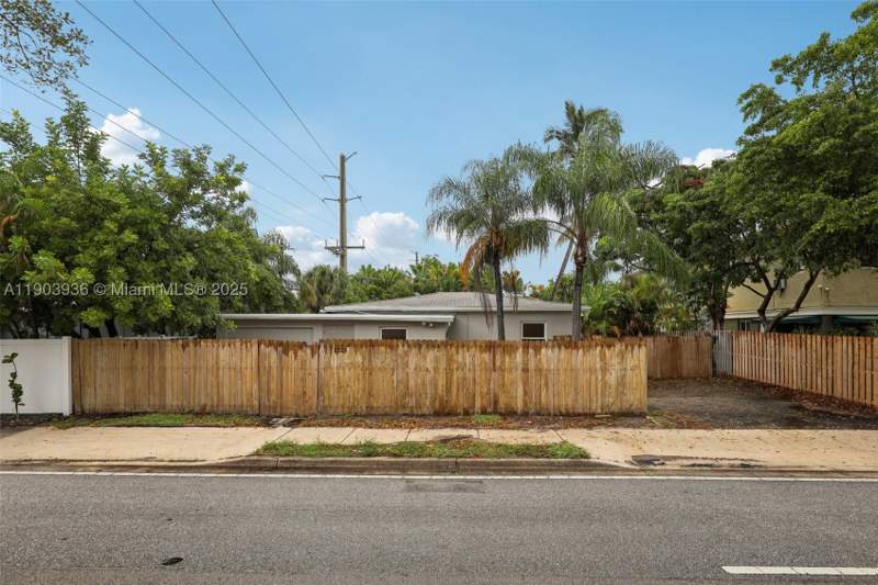 3 bedroom SingleFamilyResidence at 1213 NE 13th St, Holiday Heights, Fort Lauderdale — photo 2