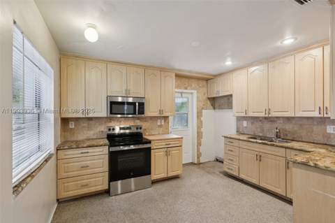 1213 NE 13th St, Fort Lauderdale FL - photo 6 of 31