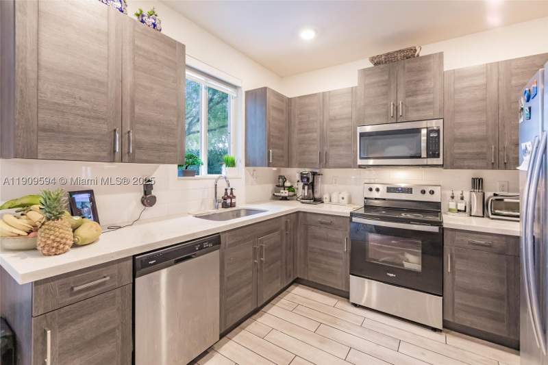 3 bedroom Townhouse at 2333 SE 10th St, Shores At Keys Gate, Homestead — photo 5