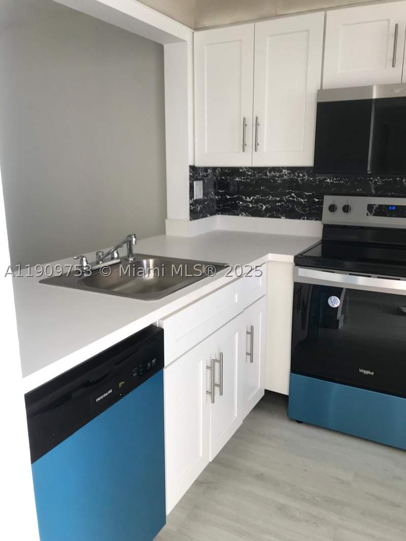 2 bedroom Condominium at 438 NE 210th Cir Ter 203-4B, Monterey Village-Two Cond, Miami — photo 4