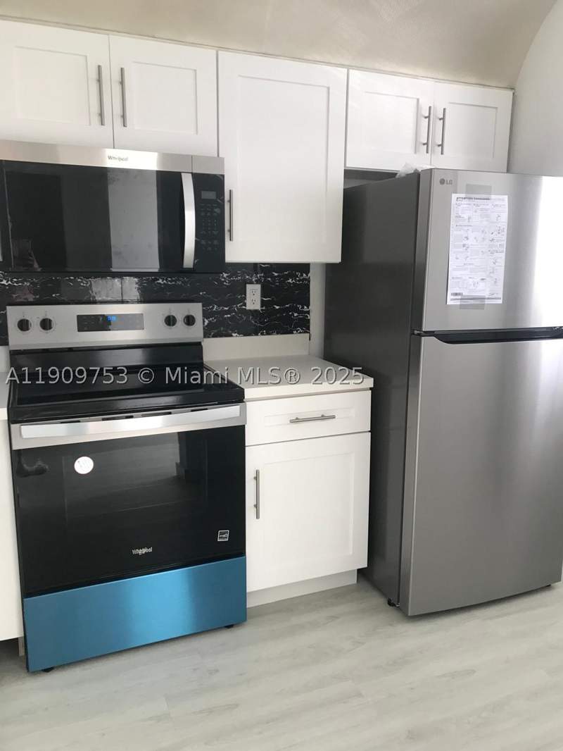 2 bedroom Condominium at 438 NE 210th Cir Ter 203-4B, Monterey Village-Two Cond, Miami — photo 5