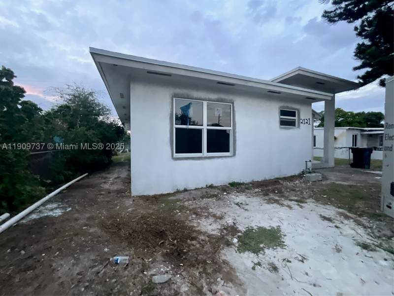 4 bedroom SingleFamilyResidence at 2121 Rutland St, Magnolia Gardens Consolid, Opa Locka — photo 2