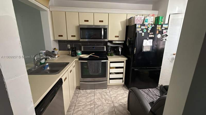 2 bedroom Condominium at 430 NE 210th Cir Ter 203-3, Monterey Village-One Cond, Miami — photo 2