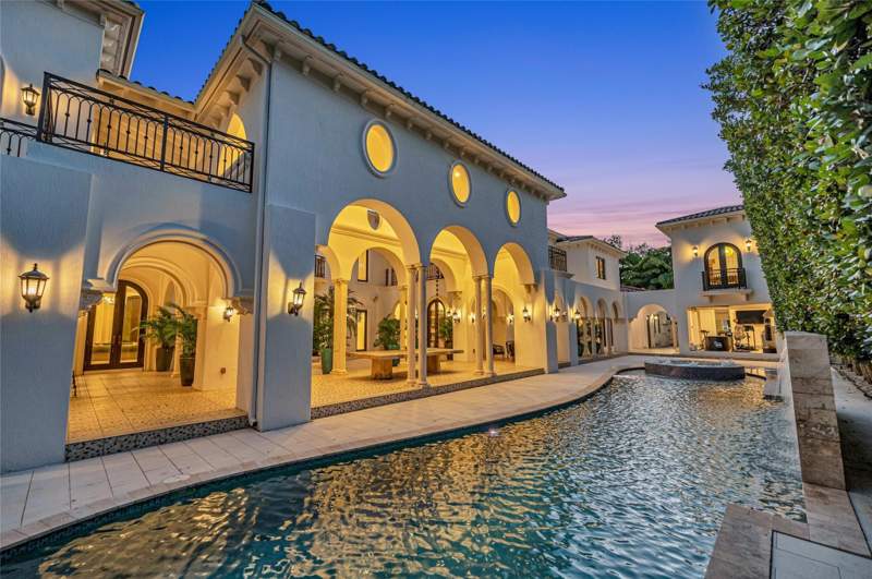 8 bedroom SingleFamilyResidence at 4955 SW 83rd Street, Duhe Estates, Miami — photo 3