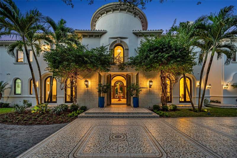 8 bedroom SingleFamilyResidence at 4955 SW 83rd Street, Duhe Estates, Miami — photo 4