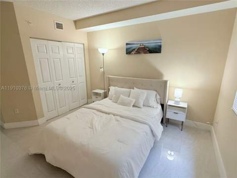 17150 N Bay Rd 2102, Sunny Isles Beach FL - photo 10 of 29