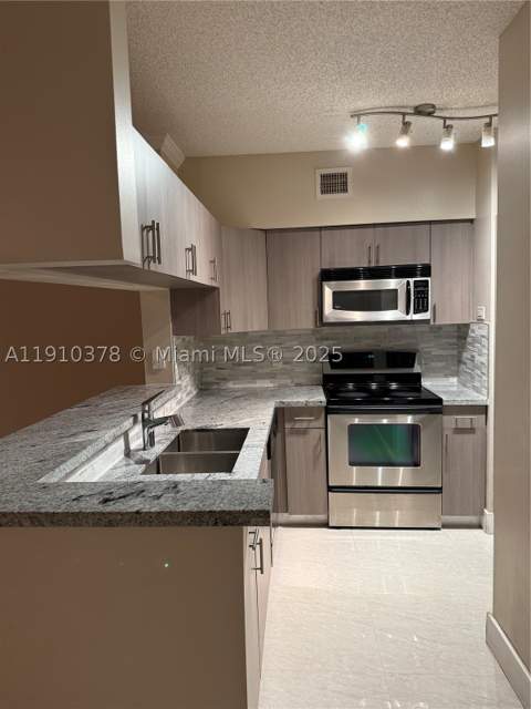 17150 N Bay Rd 2102, Sunny Isles Beach FL - photo 6 of 29