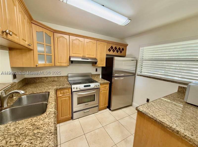 2 bedroom Condominium at 10825 SW 112th Ave 302, Gardens Of Kendall So Con, Miami — photo 2