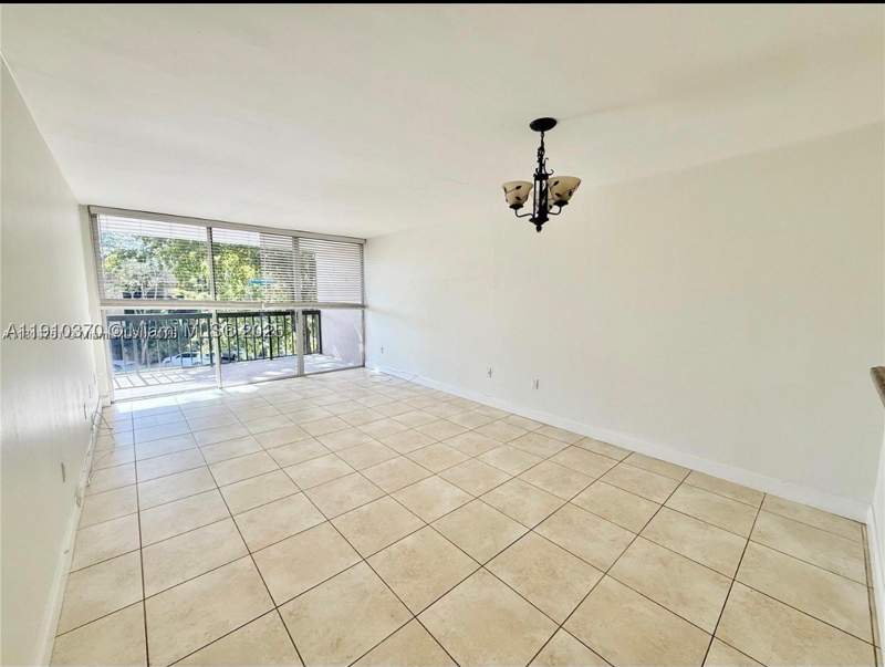 2 bedroom Condominium at 10825 SW 112th Ave 302, Gardens Of Kendall So Con, Miami — photo 4