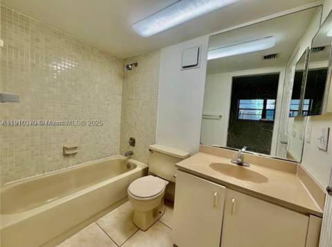 10825 SW 112th Ave 302, Miami FL - photo 6 of 12