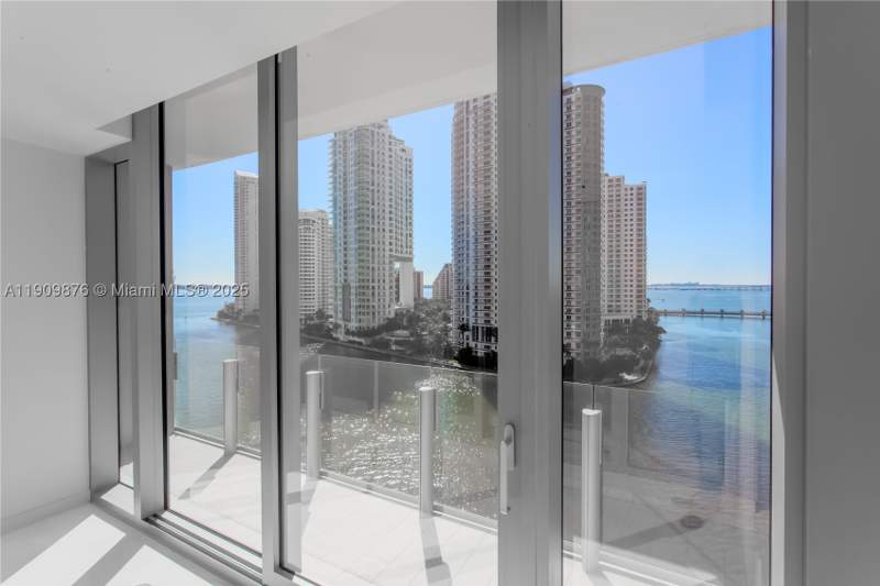 2 bedroom Condominium at 300 Biscayne Blvd Way 1003, Aston Martin, Miami — photo 2