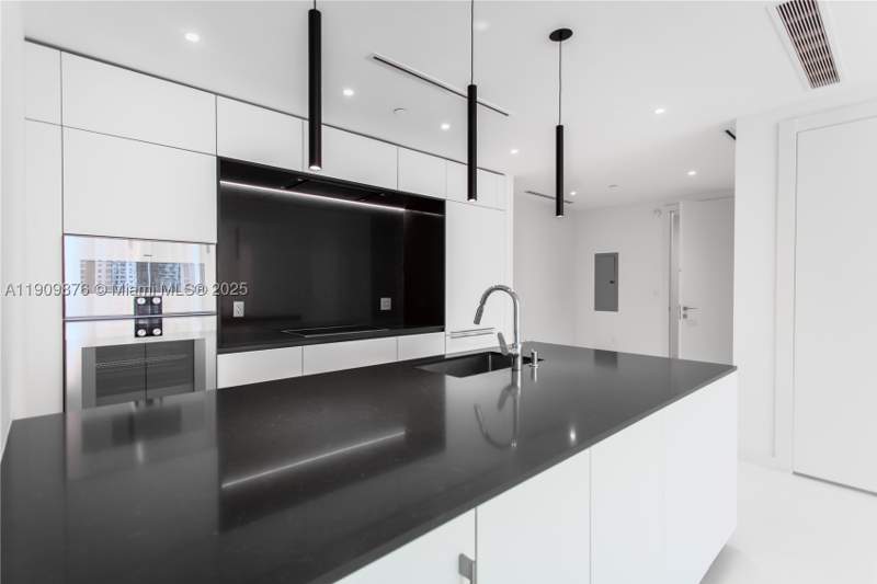 2 bedroom Condominium at 300 Biscayne Blvd Way 1003, Aston Martin, Miami — photo 3