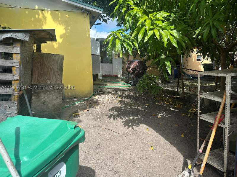 4 bedroom SingleFamilyResidence at 15151 Railroad Dr, Rainbow Gardens, Miami Gardens — photo 5