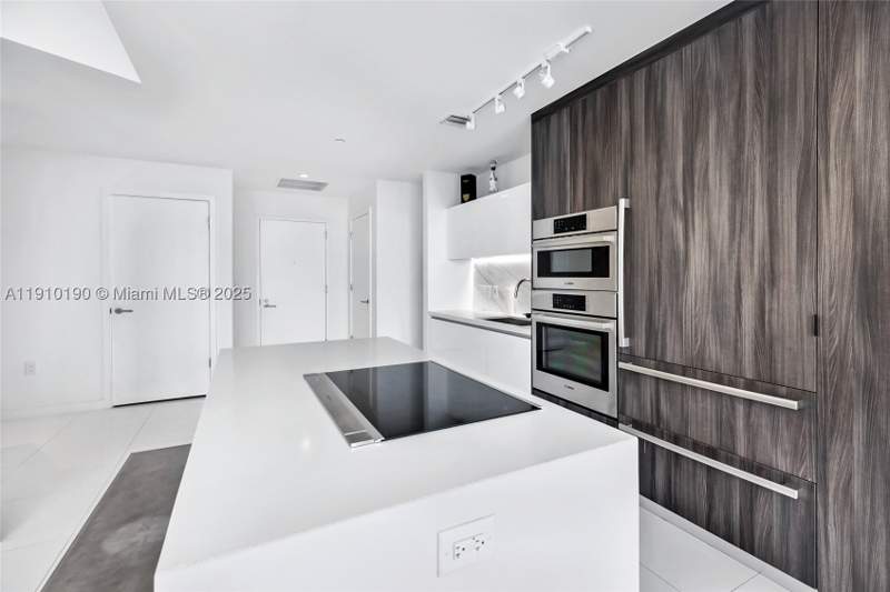 1 bedroom Condominium at 851 NE 1st Ave 1202, Paramount Miami Worldcent, Miami — photo 4