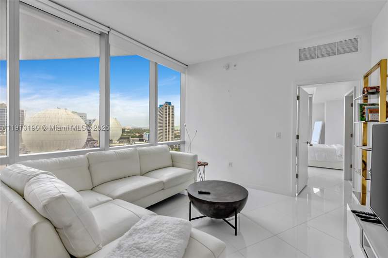 1 bedroom Condominium at 851 NE 1st Ave 1202, Paramount Miami Worldcent, Miami — photo 5