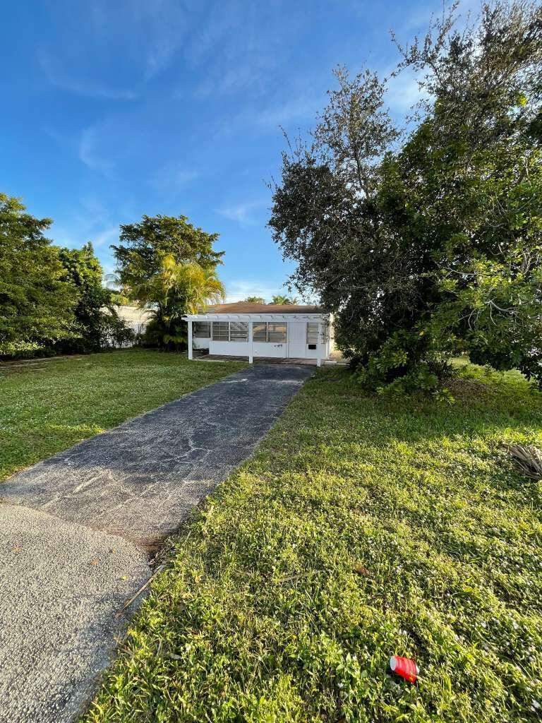3 bedroom SingleFamilyResidence at 1300 NE 182nd Street, Fulford By Sea Sec M, North Miami Beach — photo 2