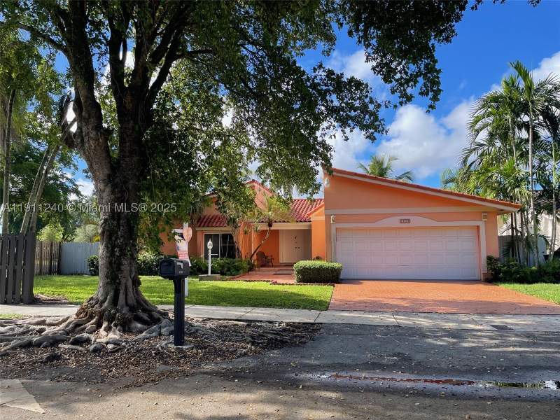 4 bedroom SingleFamilyResidence at 14604 SW 60th Ter, Rustic Lakes, Miami — photo 2