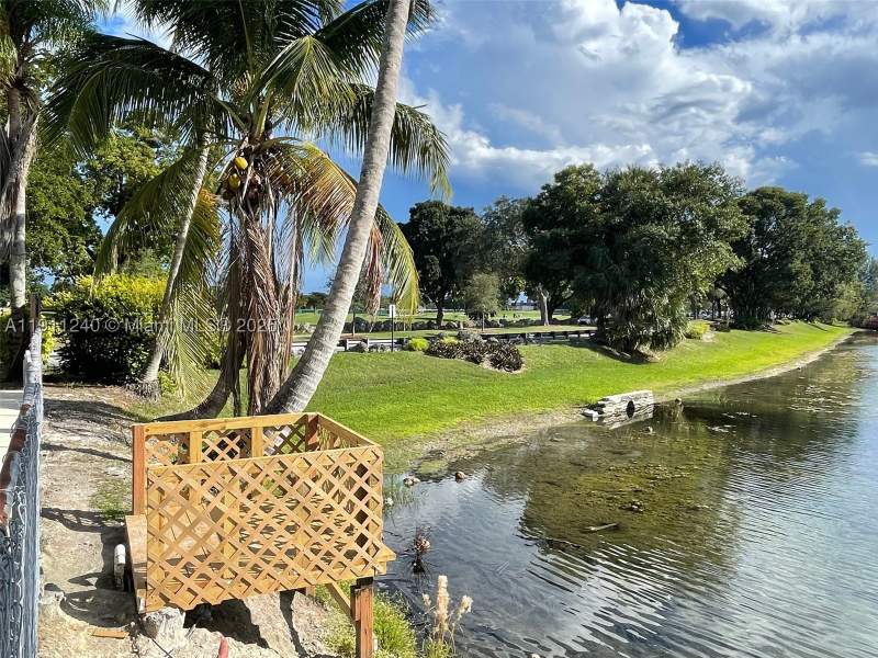 4 bedroom SingleFamilyResidence at 14604 SW 60th Ter, Rustic Lakes, Miami — photo 4
