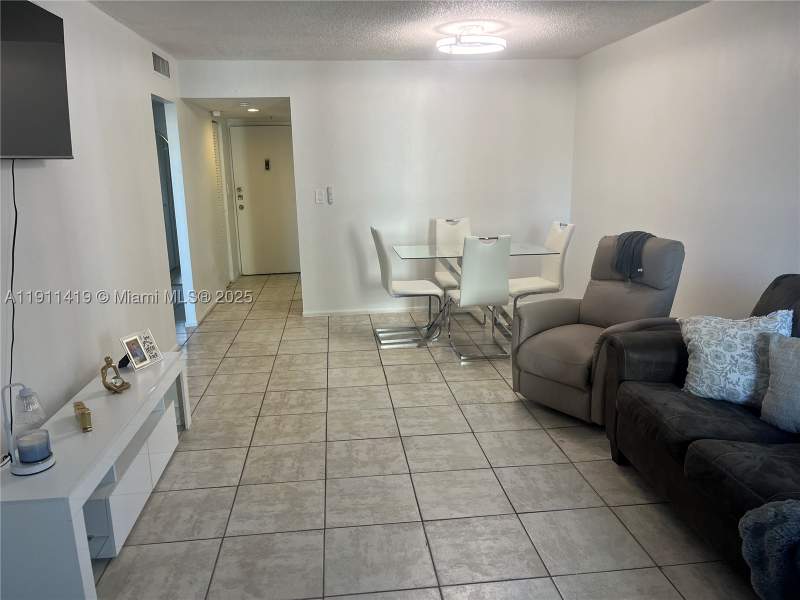 1 bedroom Condominium at 1825 W 44th Pl 309, Imperial Terraces Condo, Hialeah — photo 2