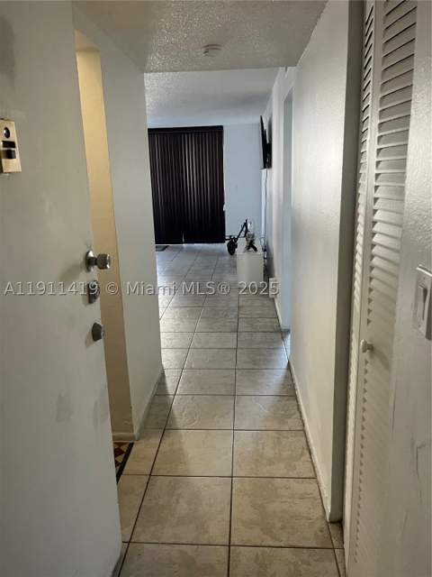 1825 W 44th Pl 309, Hialeah FL - photo 7 of 12