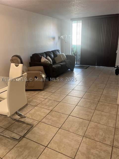 1825 W 44th Pl 309, Hialeah FL - photo 8 of 12