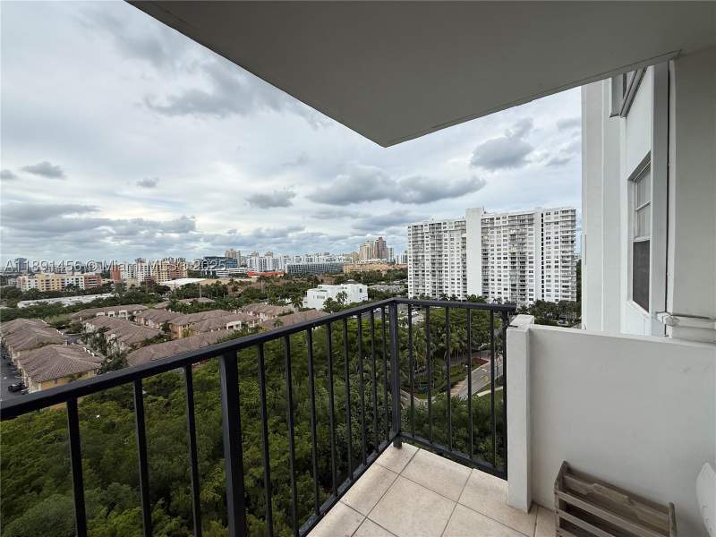 1 bedroom Condominium at 2780 NE 183rd St 1415, Commodore Plaza Condo, Aventura — photo 5