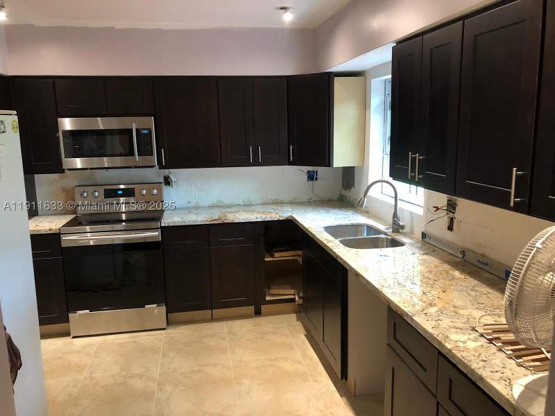 3 bedroom SingleFamilyResidence at 14521 NW 16th Ct, Jeb Estates, Miami — photo 2
