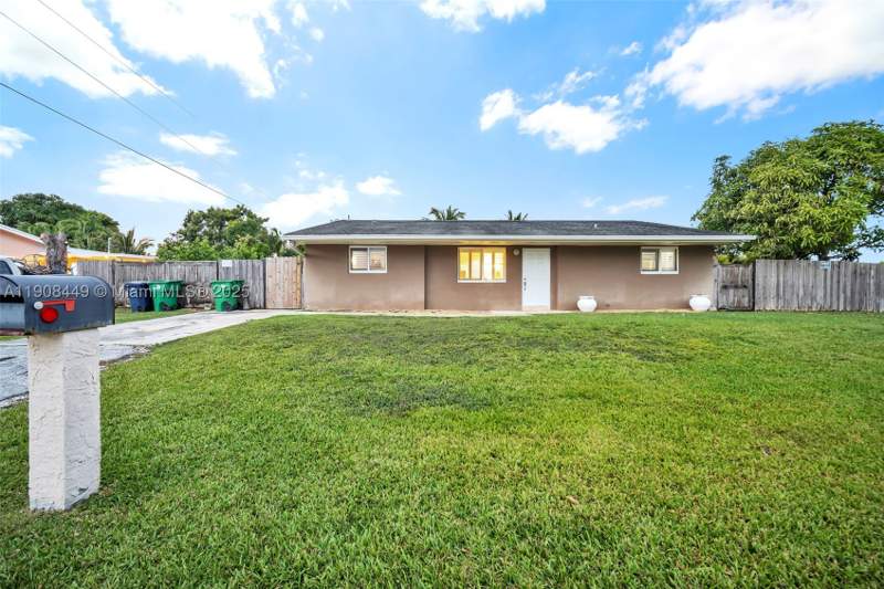 4 bedroom SingleFamilyResidence at 16901 SW 298th St, Charlton Manors, Homestead — photo 2