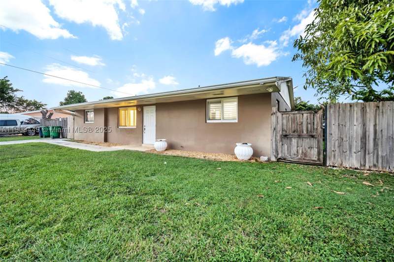 4 bedroom SingleFamilyResidence at 16901 SW 298th St, Charlton Manors, Homestead — photo 3