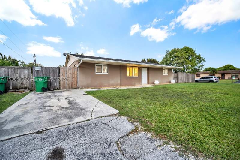 4 bedroom SingleFamilyResidence at 16901 SW 298th St, Charlton Manors, Homestead — photo 4