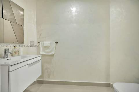 17301 Biscayne Blvd 910, North Miami Beach FL - photo 22 of 43