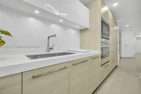 17301 Biscayne Blvd 910, North Miami Beach FL - photo 7 of 43