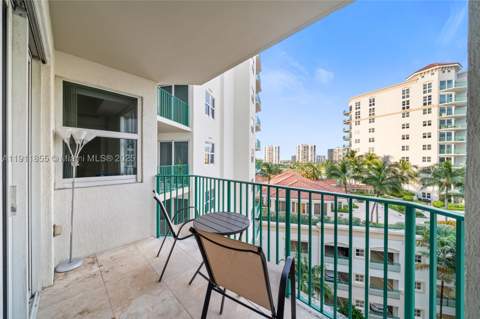 19900 E Country Club Dr 816, Aventura FL - photo 11 of 36