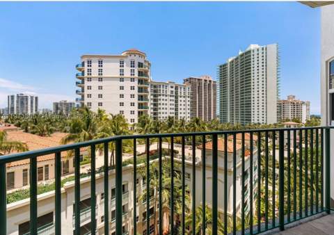 19900 E Country Club Dr 816, Aventura FL - photo 14 of 36