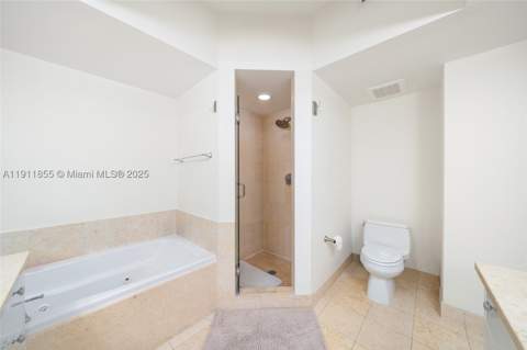 19900 E Country Club Dr 816, Aventura FL - photo 17 of 36