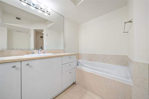 19900 E Country Club Dr 816, Aventura FL - photo 19 of 36