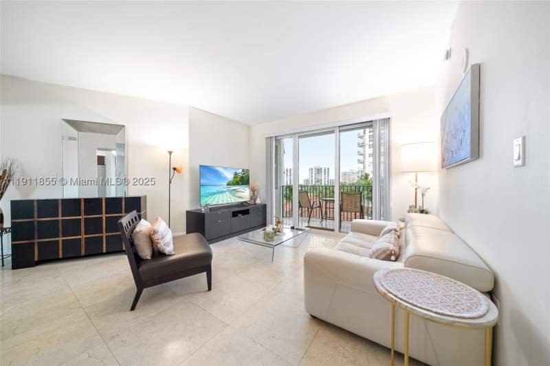 2 bedroom Condominium at 19900 E Country Club Dr 816, Turnberry Village So Towe, Aventura — photo 2