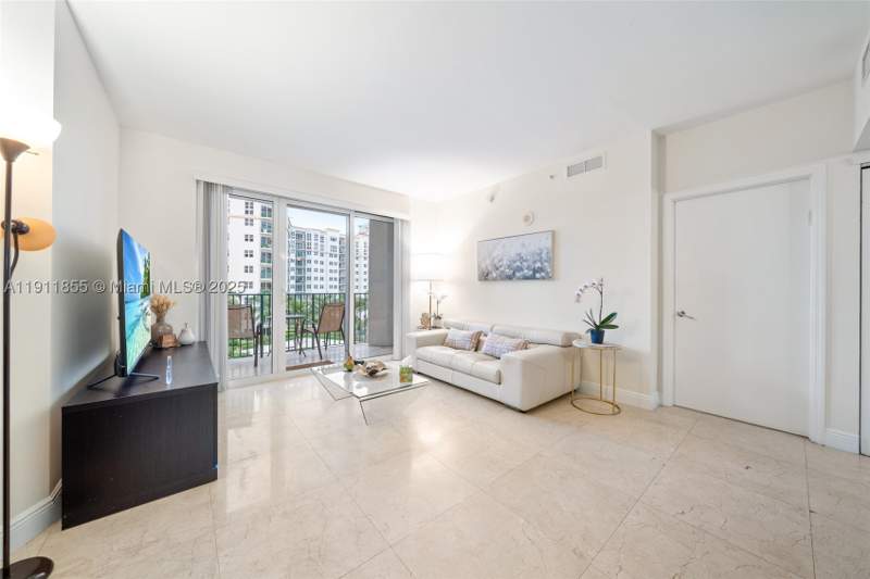 2 bedroom Condominium at 19900 E Country Club Dr 816, Turnberry Village So Towe, Aventura — photo 4