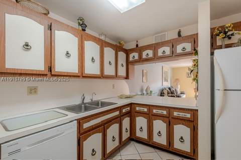 1890 W 56th St 1423, Hialeah FL - photo 17 of 27