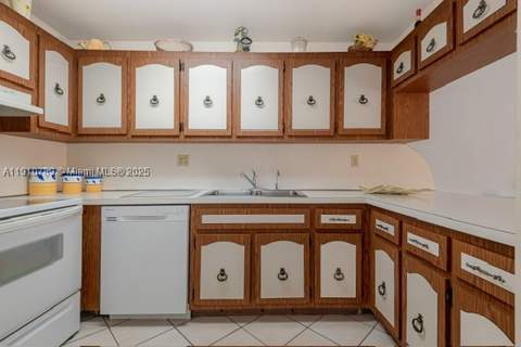 1890 W 56th St 1423, Hialeah FL - photo 18 of 27