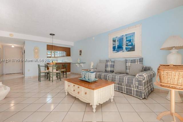 2 bedroom Condominium at 1890 W 56th St 1423, Palm-East Gardens Condo, Hialeah — photo 2