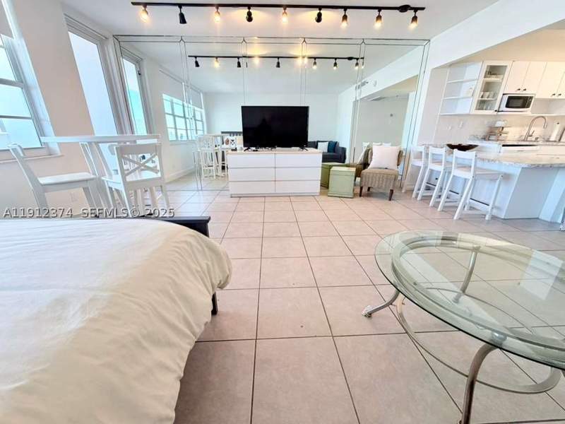 0 bedroom Condominium at 100 Lincoln Rd 1220, The Decoplage Condo, Miami Beach — photo 3