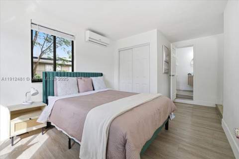 10845 Peachtree Dr, Miami FL - photo 16 of 35