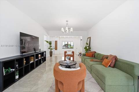 10845 Peachtree Dr, Miami FL - photo 8 of 35