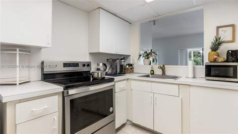 500 Bayview Dr 117, Sunny Isles Beach FL - photo 6 of 23