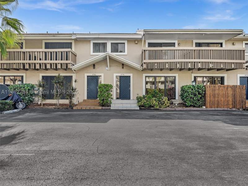 3 bedroom Townhouse at 3776 NE 166th St 108, Eastern Shores, North Miami Beach — photo 2